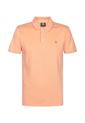 Broskvově zbarvené polo tričko z bavlny, s límečkem, tříknoflíkovým zapínáním a kontrastními růžovými prvky na rukávech a límci.