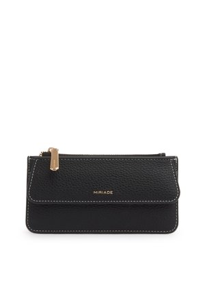 Portafoglio in pelle nera texturizzata con zip dorata e logo "MIRIADE", con cuciture bianche e tasca frontale con pattina.