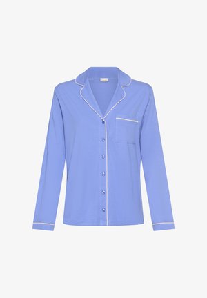Lichtblauw pyjamashirt met lange mouwen en knopen, met witte biezen op de kraag, zak, manchetten en knopenlijst.