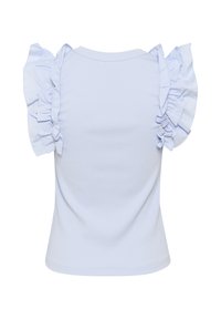 Haut bleu clair à manches courtes avec des accents volantés aux épaules, fabriqué en tissu doux avec une coupe ajustée et un col rond.