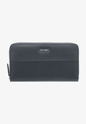 Schwarzes strukturiertes Lederportemonnaie mit einem Reißverschluss. Verfügt über ein horizontales Streifenmuster und ein metallisches Logo-Highlight auf der Vorderseite.