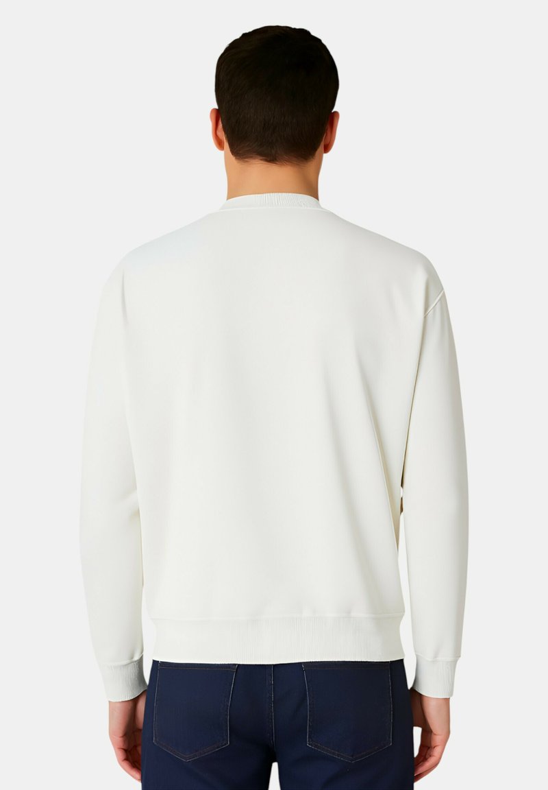 Felpa bianca con colletto rotondo, polsini e orlo a costine. Texture liscia e vestibilità comoda. Design semplice senza motivi o dettagli visibili.