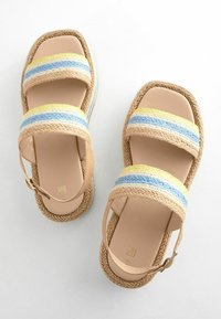 Next Korkeakorkoiset sandaalit - blue yellow
