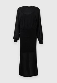 Černé šaty s dlouhým rukávem z měkké tkaniny, s volným střihem, výstřihem do V a řasením v pase pro tvarování postavy.