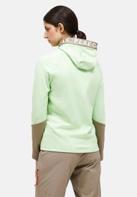Mündroheline kapuutsiga sweatshirt beežide aktsentidega, millel on esituslogo krael ja sile, veniv kangas.