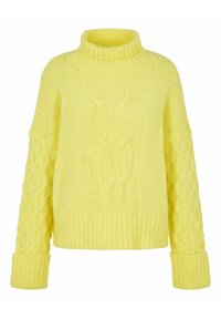 Pull jaune tricoté avec un col montant côtelé, présentant un motif torsadé et des manches texturées, des poignets et une bordure côtelés.