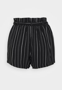 Černé šortky s vertikálními šedými pruhy, elastickým pasem a odpovídajícím pásem. Vyrobené z lehké tkaniny s mírně texturovaným povrchem.