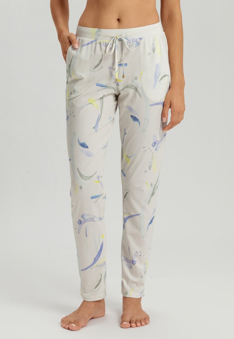 Lichte katoenen pyjamabroek met een witte basis, voorzien van een meerkleurige abstracte print in blauw, groen en geel. Elastaan met trekkoord.