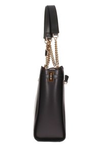 Borsa a mano in pelle nera con un design strutturato, forma rettangolare, dettagli in catena dorata e chiusura a fibbia sul lato.