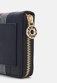 Tommy Hilfiger DISTINCT - Wallet - space blue