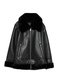 Giacca in pelle nera con colletto in pelliccia sintetica, due tasche frontali con zip, vita con cintura e una finitura liscia con un taglio moderno.