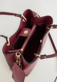 STRUCTURED WITH DETACHABLE - Shoppingväska - red