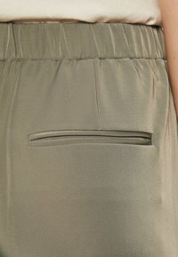 Samsøe Samsøe HOYS STRAIGHT PANTS  - Hlače - dusty olive