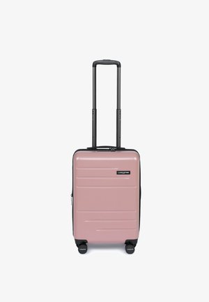 Valigia rigida compatta di colore rosa con accenti neri, manico rientrante, quattro ruote e scanalature orizzontali per texture. Design leggero.