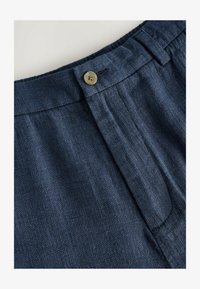 Sélectionné, navy blue