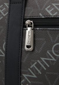 Valentino Bags ZEFIR - Saco de viagem - nero/multicolor