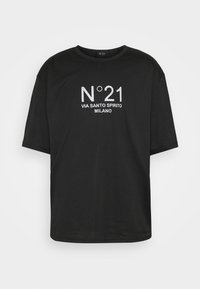 Černé síťované tričko s krátkými rukávy, kulatým výstřihem, s bílým tištěným textem: "N°21 VIA SANTO SPIRITO MILANO" na přední straně.