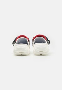 Crocs CROCS X CAPTAIN AMERICA UNISEX - Mules - white