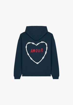 Sweat à capuche bleu marine avec un motif de cœur en fil barbelé blanc et le mot "AMOUR" en rouge au centre. Tissu doux, poche kangourou.