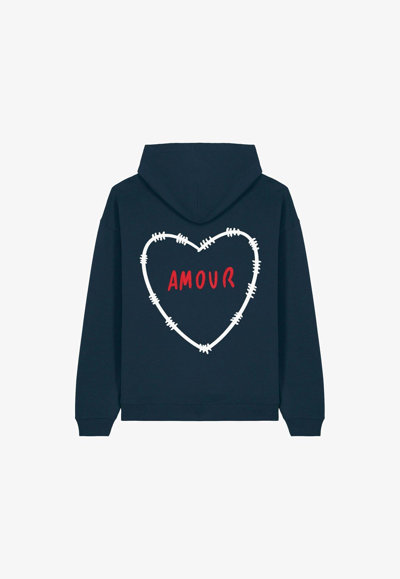 Felpa navy con grafica di un cuore in filo spinato bianco e la parola "AMOUR" in rosso al centro. Tessuto morbido, tasca a marsupio.