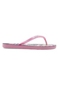 Rosa flip-flop med blomstermønstrets sål og en skinnende rosa Y-formet rem med et lille hvidt logo på en hvid baggrund.