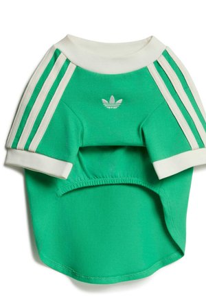 T-shirt pour animal de compagnie vert et blanc à manches courtes avec ouverture élastique au niveau du ventre et logo Adidas dans le dos avec trois bandes blanches sur les manches.