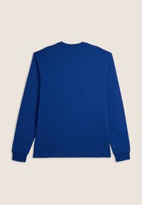 Camicia a maniche lunghe in cotone blu royal solido con collo a giro e polsini elasticizzati, caratterizzata da una texture liscia e uniforme.