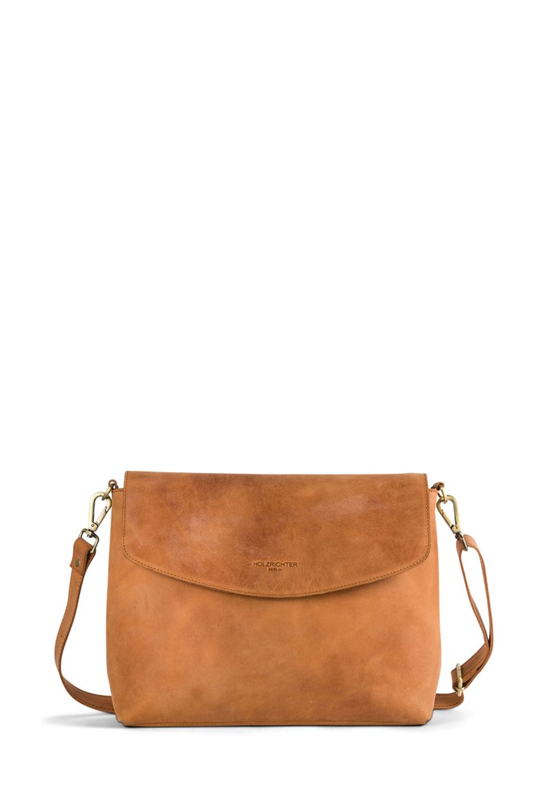 Braune Leder-Umhängetasche mit Überschlagklappe, verstellbarem Riemen und dezentem Logodetail. Verfügt über eine glatte, matte Textur.