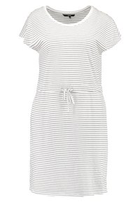 Randig klänning i vitt och svart, korta ärmar, rund halsringning, åtstramad midja med dragsnöre. Tillverkad av lättviktsmaterial.