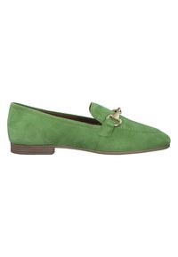 Groene suède instappers met een ronde neus, voorzien van een decoratieve metalen accent en een lage bruine hak. Zachte textuur, gestroomlijnd ontwerp.