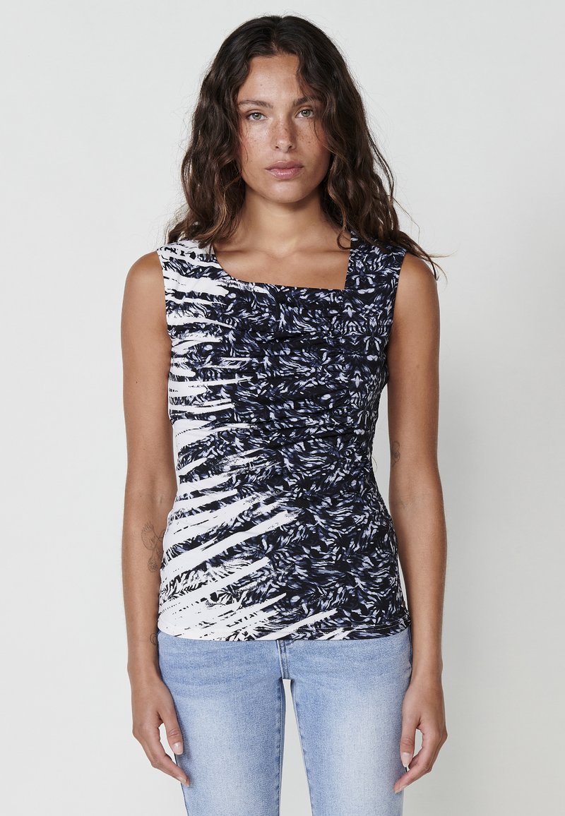 Top senza maniche in blu navy e bianco, caratterizzato da un motivo astratto texturizzato e un design arricciato in vita. Tessuto liscio e forma aderente.