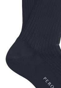 Calze nere a coste con una texture morbida e un tallone rinforzato, con "PEROF" stampato in bianco vicino all'orlo.