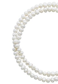Collana di perle bianche composta da perle lisce, rotonde e di forma irregolare, infilate insieme e caratterizzate da una finitura luminescente costante.