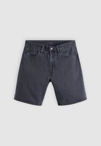 Short en denim gris foncé avec des rayures verticales discrètes, bouton sur le devant, fermeture éclair et design à cinq poches, posé à plat sur un fond clair.