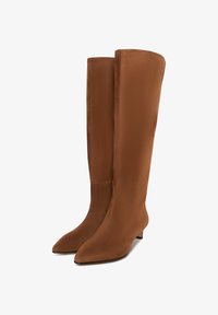 Neselectat, light brown