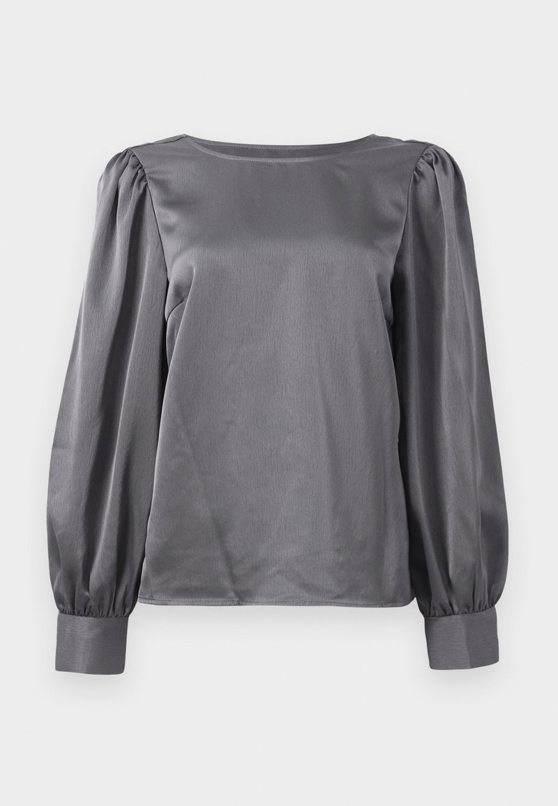 Blouse en satin gris avec un col rond, des manches longues bouffantes et des poignets ajustés. Texture lisse, finition légèrement brillante.