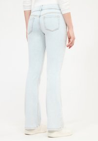 Terranova VITA  - Jeans a zampa - blu denim chiaro