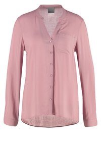 Chemise rose à manches longues avec col, fermeture à boutons et une poche poitrine unique, fabriquée en tissu léger avec une texture lisse.