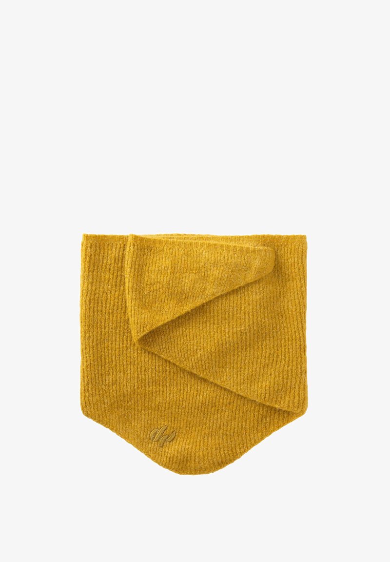 Mosterdgele geribbelde gebreide sjaal met een gevouwen ontwerp. Heeft een zachte textuur en een klein logo in de hoek.