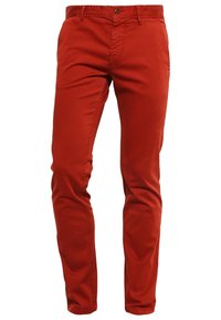 Červené bavlněné chinos kalhoty se slim fit střihem, s knoflíkovým zapínáním, poutky na pásek, bočními kapsami a hladkým povrchem po celém obvodu.