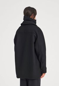 GAI+LISVA BITTEN - Kratek plašč - black