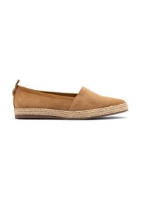 Tan suede slip-on -kengät, joissa on viistopohjainen espadrille-ulkopohja, joka sisältää punottua juttia oleva välipohja ja pieni kantakorko.