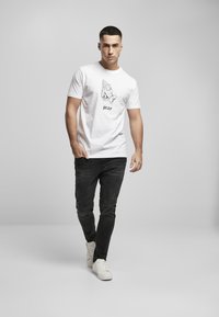 Mister Tee PRAY  - T-shirt med print - white