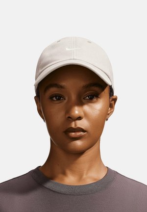 Nike Sportswear, NIKE SPORTSWEAR CLUB UNSTRUCTURED DENIM CAP LIFESTYLE - CAPS - Cap - grauweiss