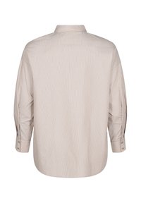 Beige ja valge triibuline pika varrukaga särk klassikalise krae, nööpidega mansettide ja lõdva lõikega. Pehme, sile kangas vertikaalse mustriga.