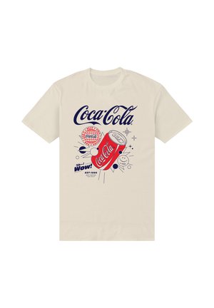 Coca-Cola graphic t-shirt in crème met een illustratie van een rode blik, blauwe tekst en speelse accenten met sterren en glimlachende gezichten.