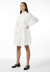 YAS YASHOLI BELT DRESS  - Skjortekjole - star white