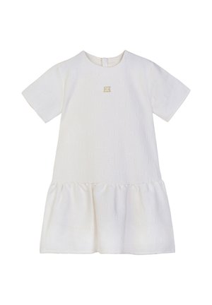 Vestito bianco a maniche corte con orlo svasato, motivo strutturato, scollatura rotonda, chiusura posteriore con bottoni e piccolo emblema decorativo dorato sul petto.