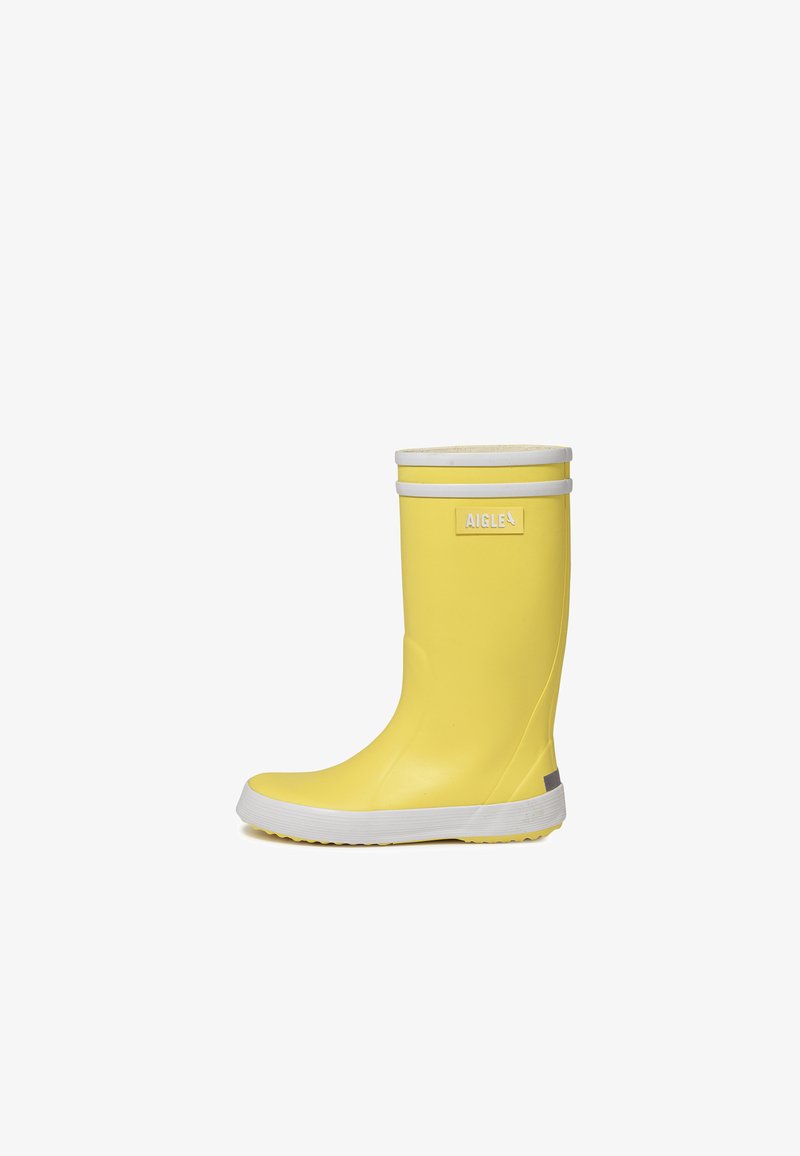 Botte de pluie en caoutchouc jaune avec une finition blanche en haut et un accent gris au talon. Design épuré avec un bout arrondi et une semelle texturée.