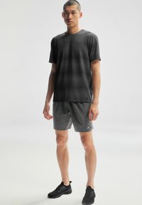 Next ACTIVE TIE DYE - Nyomott mintás póló - dark grey